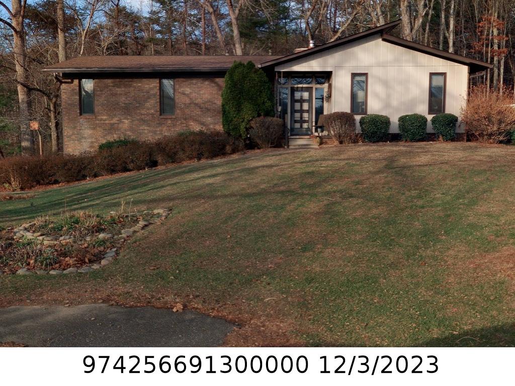 A picture of the property located at 5 PARK CIR, WEAVERVILLE NC 28787.