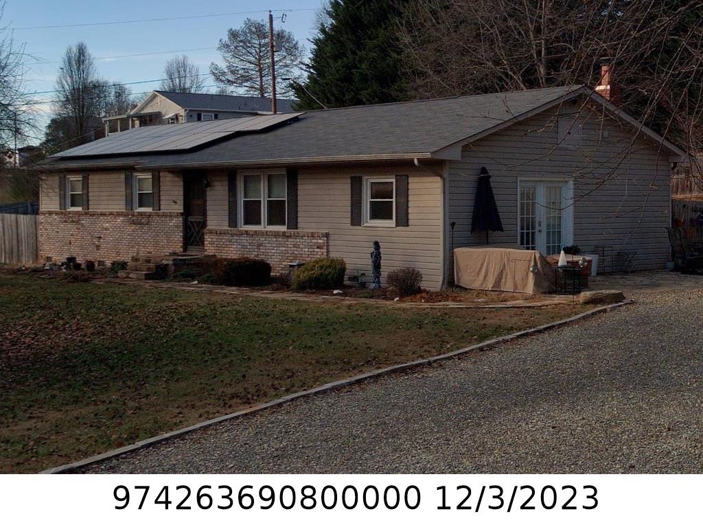 A picture of the property located at 10 HAMBURG LN, WEAVERVILLE NC 28787.