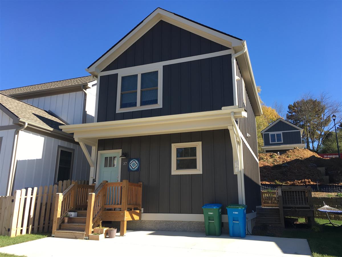 A picture of the property located at 37 WHEELER RD, WEAVERVILLE NC 28787.
