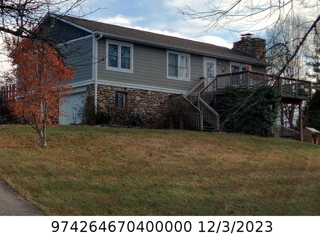 A picture of the property located at 10 LAKEVIEW LN, WEAVERVILLE NC 28787.