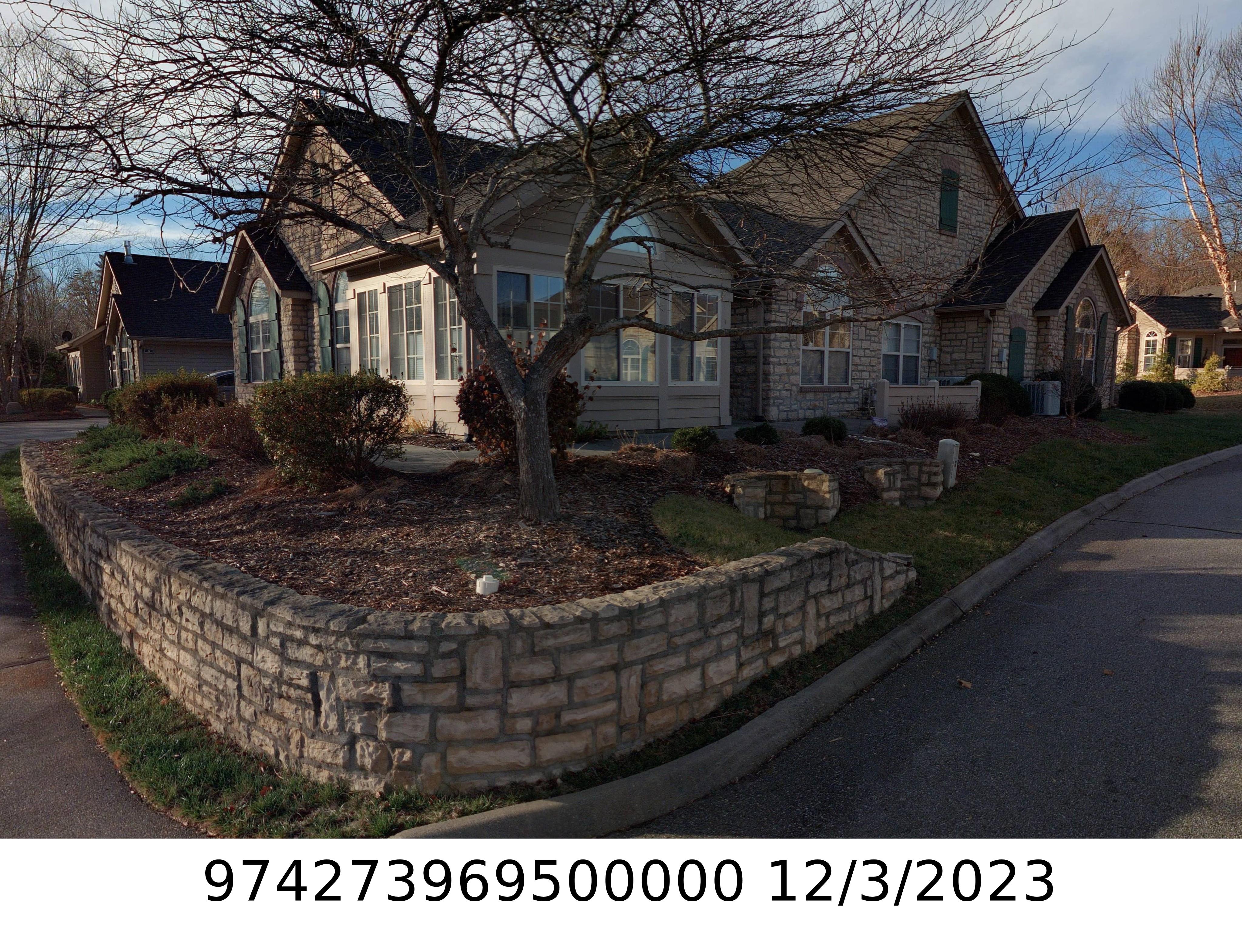 A picture of the property located at 2 MOUNTAIN MEADOW CIR, WEAVERVILLE NC 28787.