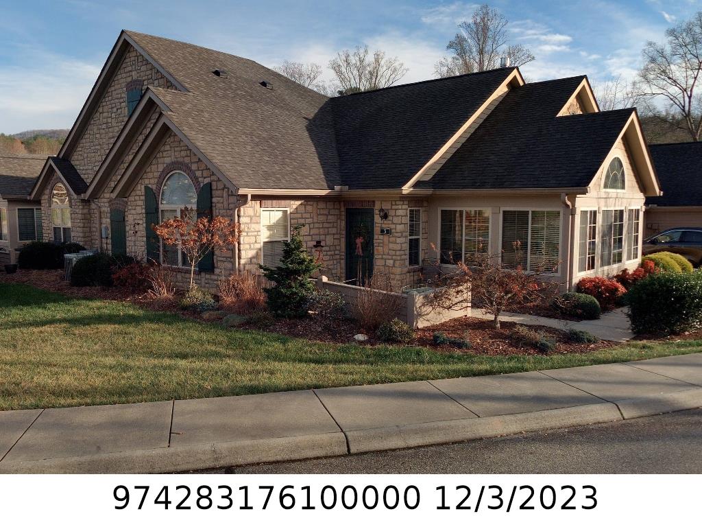 A picture of the property located at 3 MOUNTAIN MEADOW CIR, WEAVERVILLE NC 28787.
