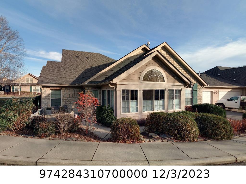 A picture of the property located at 37 MOUNTAIN MEADOW CIR, WEAVERVILLE NC 28787.