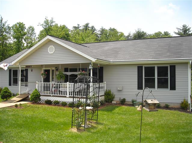 A picture of the property located at 6 ARROWHEAD LN, WEAVERVILLE NC 28787.