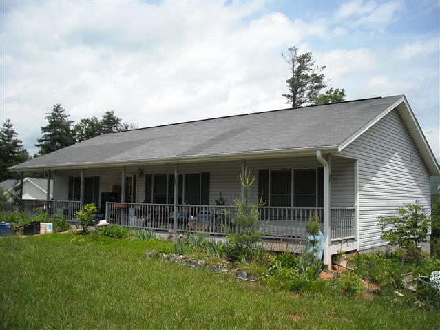 A picture of the property located at 3 ARROWHEAD LN, WEAVERVILLE NC 28787.