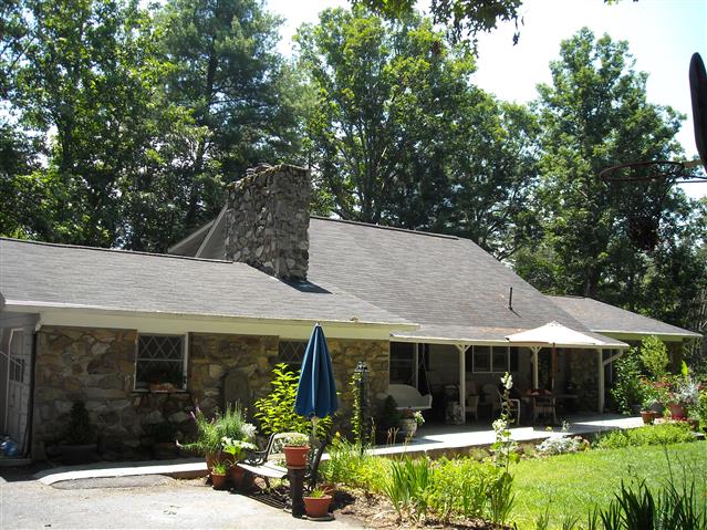 A picture of the property located at 10 TIPTON LN, WEAVERVILLE NC 28787.