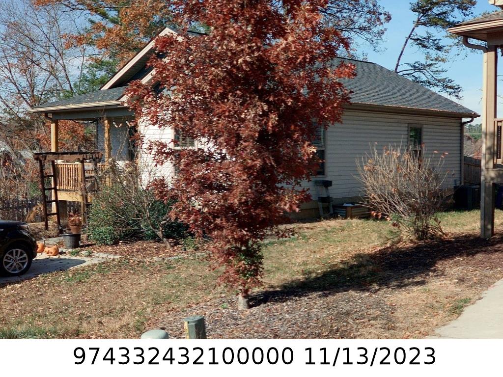 A picture of the property located at 33 YARROW MEADOW RD, WEAVERVILLE NC 28787.