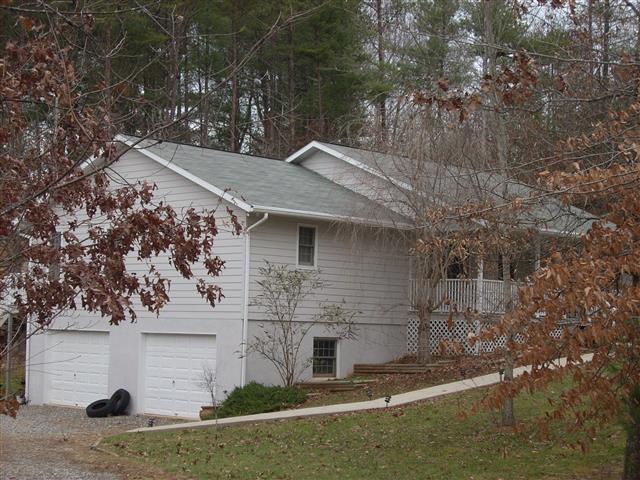 A picture of the property located at 7 ROBIN LN, WEAVERVILLE NC 28787.