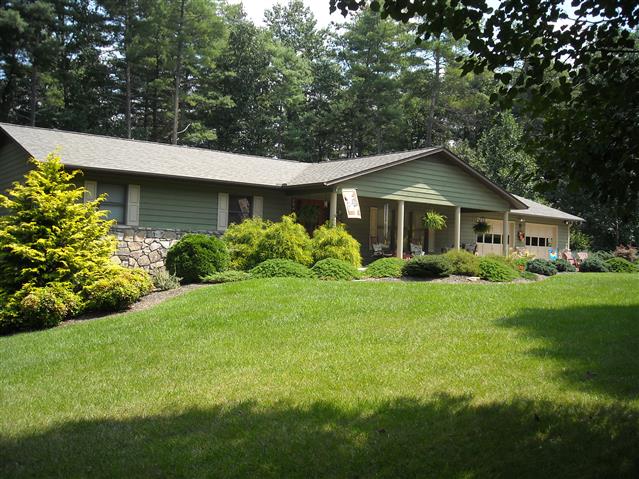 A picture of the property located at 19 SQUIRREL HILL DR, WEAVERVILLE NC 28787.