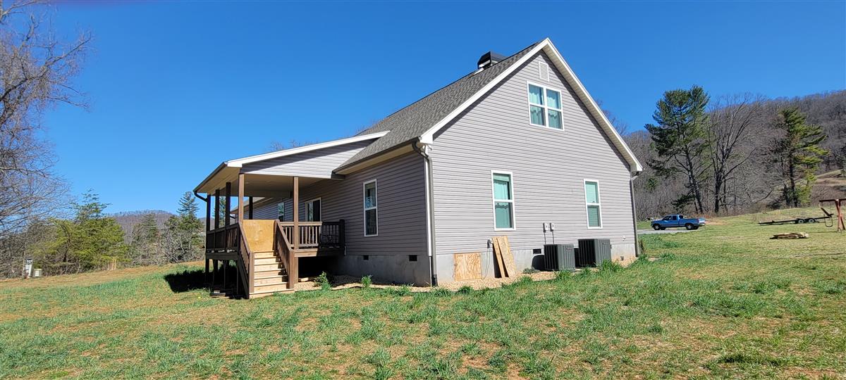 A picture of the property located at 229 GRIFFEE RIDGE TRL, WEAVERVILLE NC 28787.
