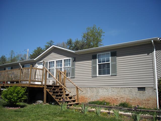 A picture of the property located at 21 SCOVILLE LN, WEAVERVILLE NC 28787.