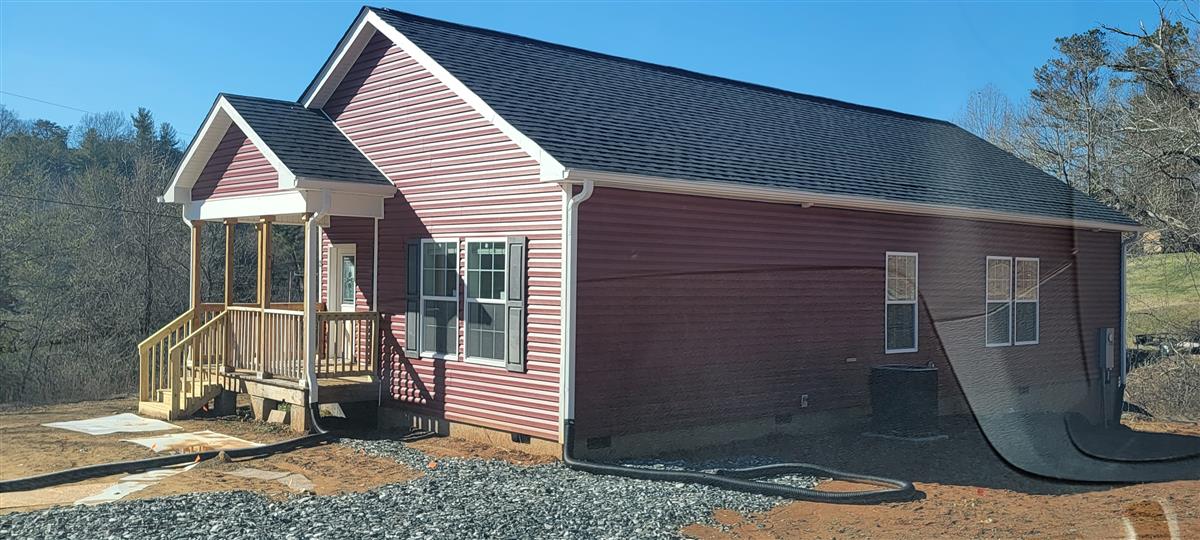 A picture of the property located at 2 CLARKS CHAPEL EXT, WEAVERVILLE NC 28787.