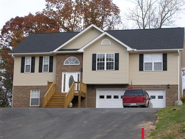 A picture of the property located at 9 MALTESE LN, WEAVERVILLE NC 28787.