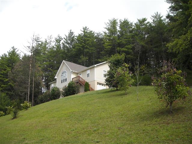 A picture of the property located at 5 HAMPTON LN, WEAVERVILLE NC 28787.