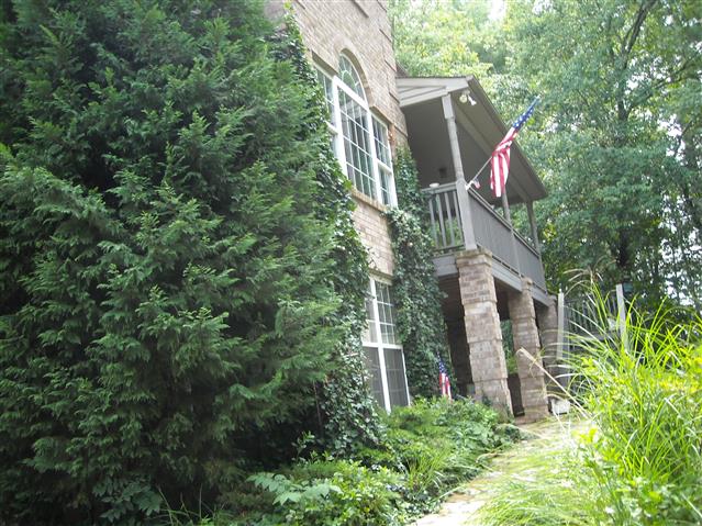 A picture of the property located at 9 HAMPTON LN, WEAVERVILLE NC 28787.