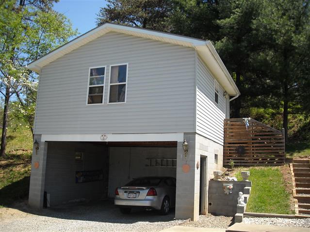 A picture of the property located at 6 ANNA GLENN LN, WEAVERVILLE NC 28787.