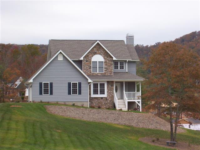 A picture of the property located at 104 DOUBLE BROOK DR, WEAVERVILLE NC 28787.