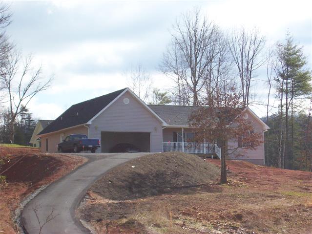 A picture of the property located at 524 BROOK KNOLL CIR, WEAVERVILLE NC 28787.