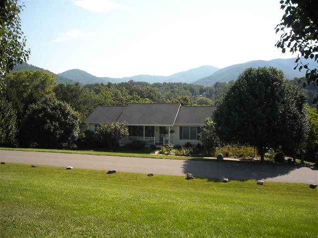 A picture of the property located at 16 RYAN LN, WEAVERVILLE NC 28787.