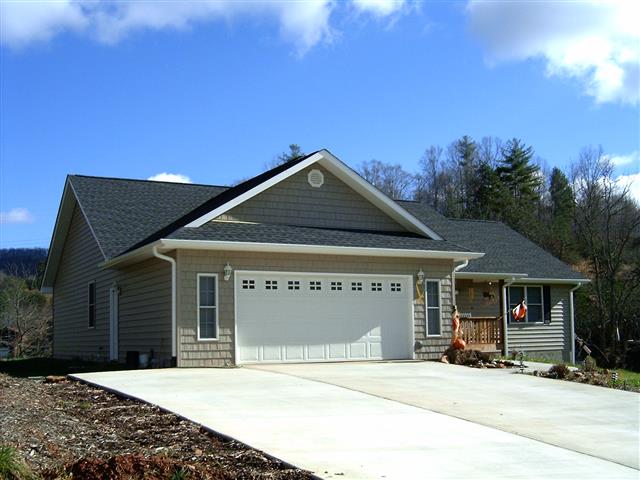 A picture of the property located at 604 BROOK KNOLL CIR, WEAVERVILLE NC 28787.