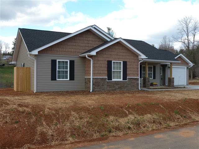 A picture of the property located at 51 HEATHER MIST DR, WEAVERVILLE NC 28787.