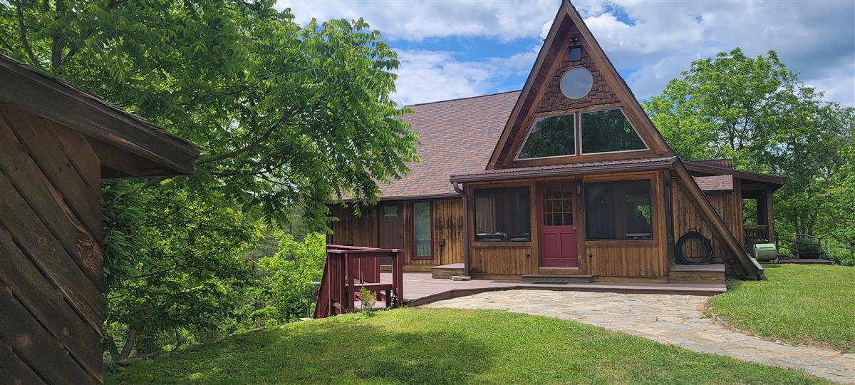 A picture of the property located at 90 ROCKY HOLW, WEAVERVILLE NC 28787.