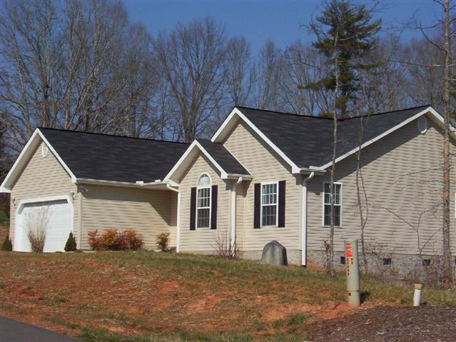 A picture of the property located at 20 DOUBLE BROOK DR, WEAVERVILLE NC 28787.