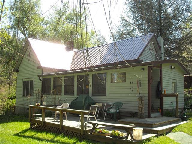 A picture of the property located at 21 ROCKY HOLW UNINCORPORATED.
