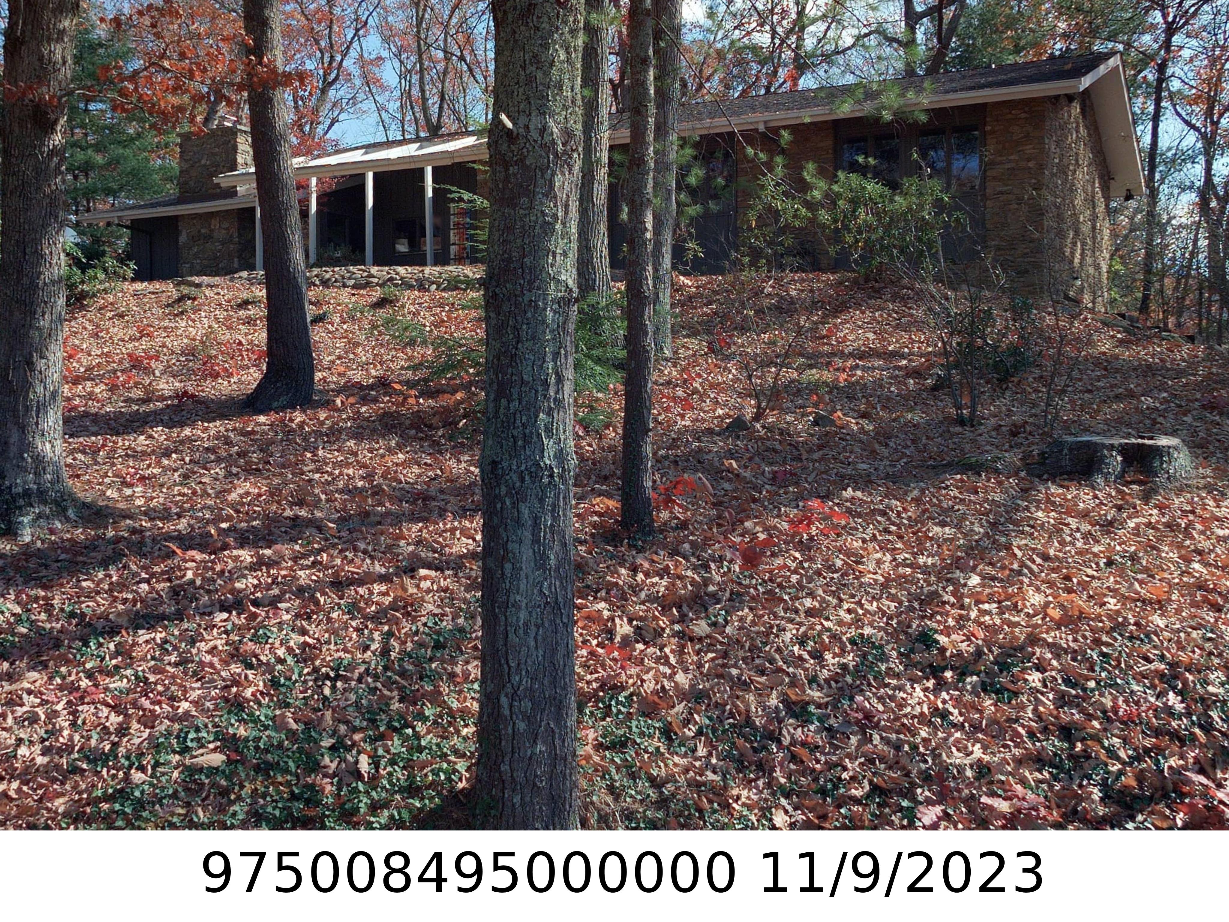 A picture of the property located at 4 KENT PL, ASHEVILLE NC 28804.