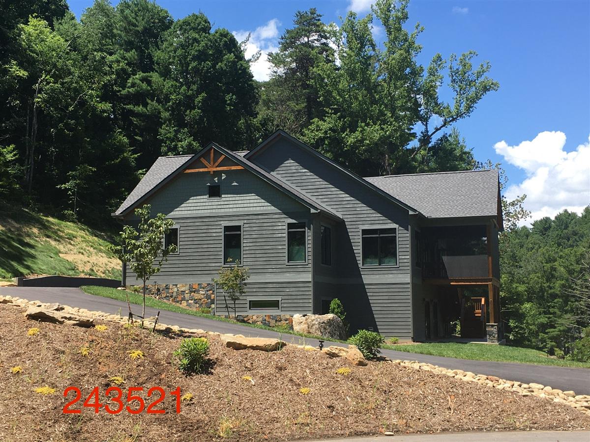 A picture of the property located at 19 POPLAR RUN CIR, ASHEVILLE NC 28804.