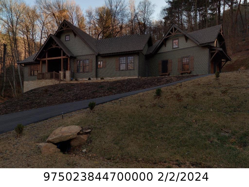 A picture of the property located at 18 POPLAR RUN CIR, ASHEVILLE NC 28804.