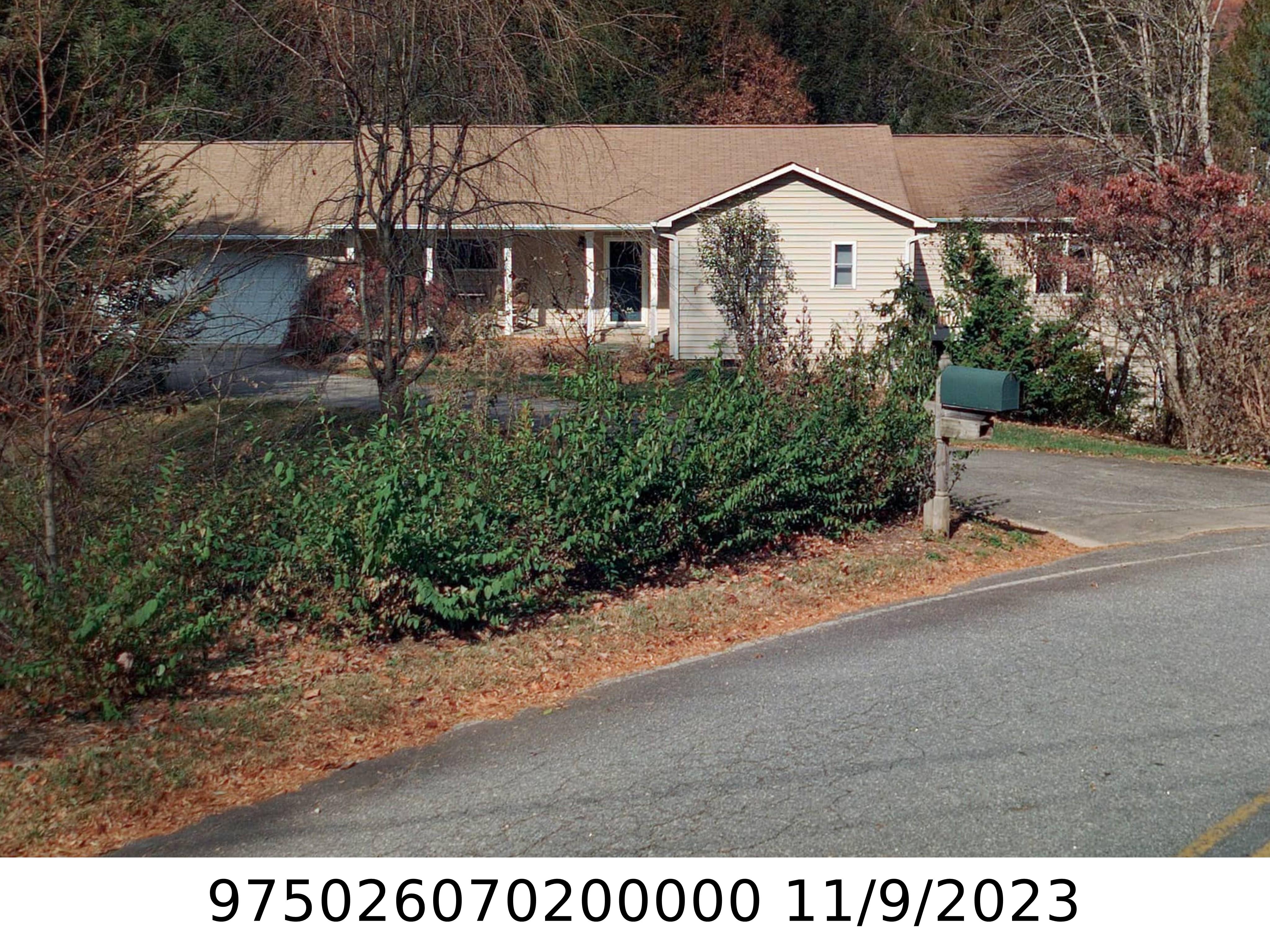 A picture of the property located at 15 BEAVERDAM KNOLL RD, ASHEVILLE NC 28804.