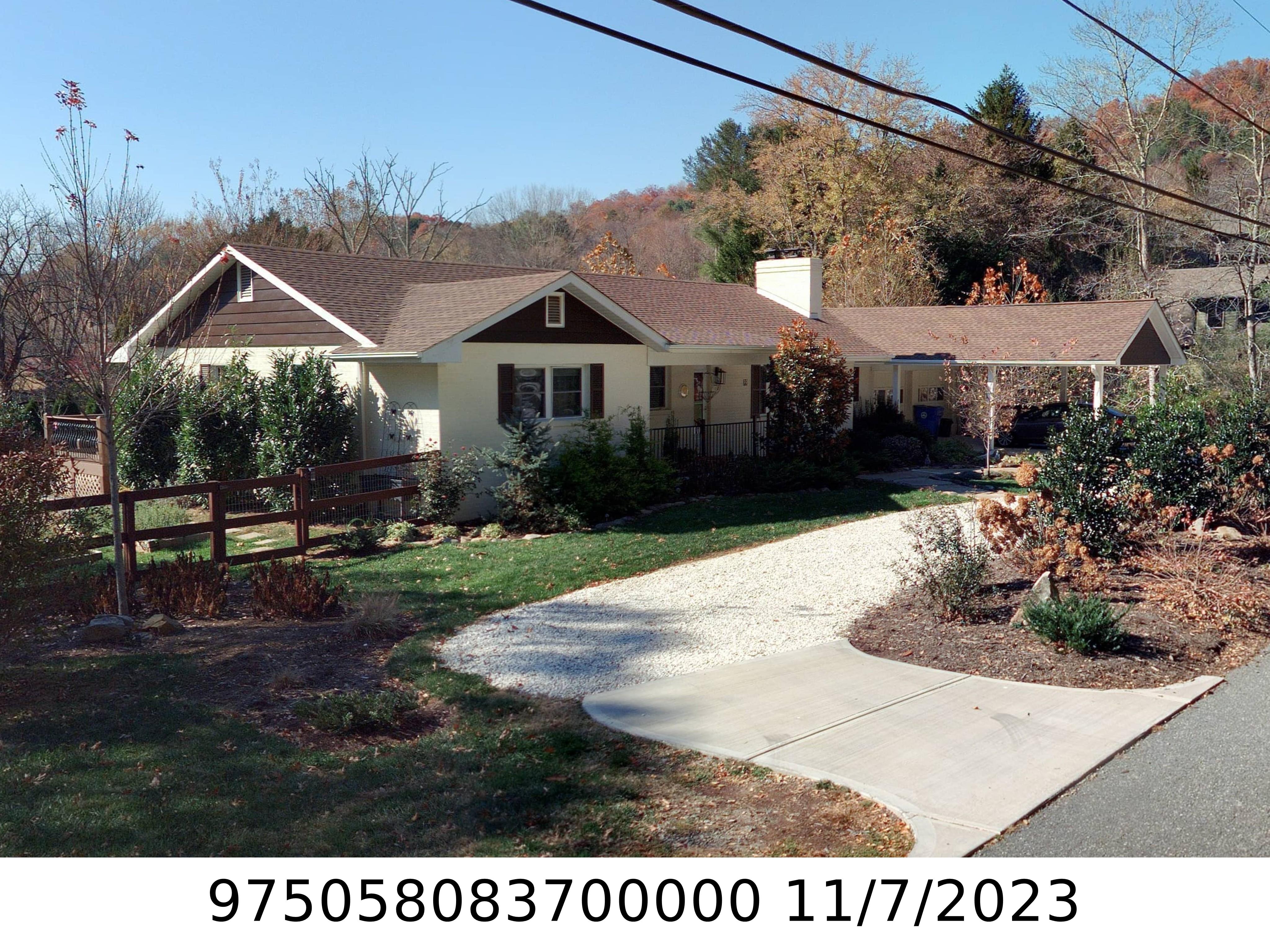 A picture of the property located at 10 SUNNYSIDE LN, ASHEVILLE NC 28804.