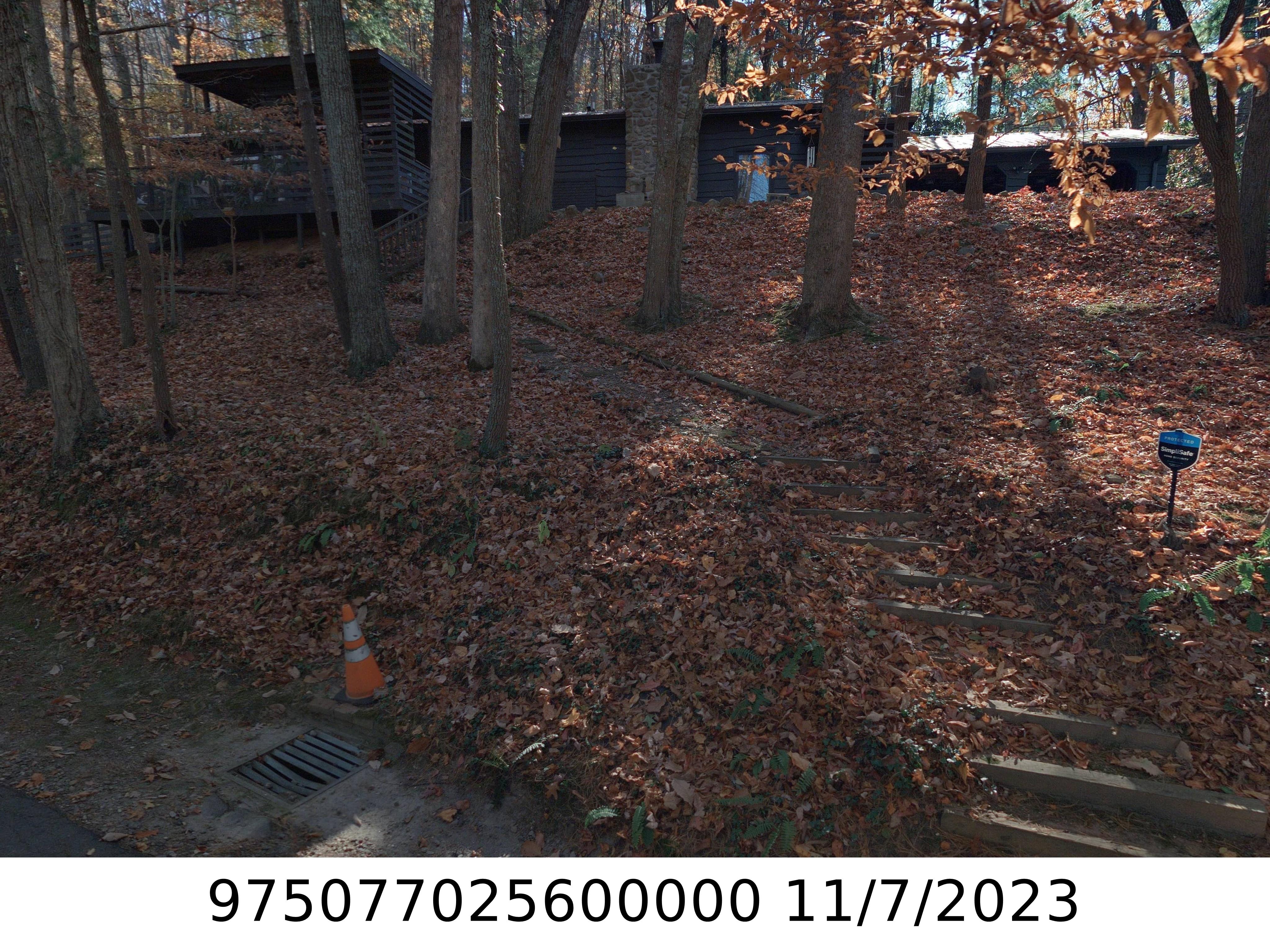 A picture of the property located at 2 LAWTERDALE NO 2 CIR, ASHEVILLE NC 28804.
