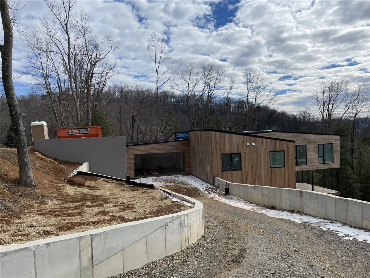 A picture of the property located at 641 ELK MOUNTAIN SCENIC HWY, ASHEVILLE NC 28804.