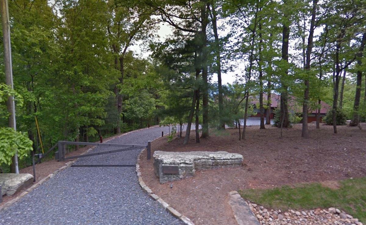 A picture of the property located at 661 ELK MOUNTAIN SCENIC HWY, ASHEVILLE NC 28804.