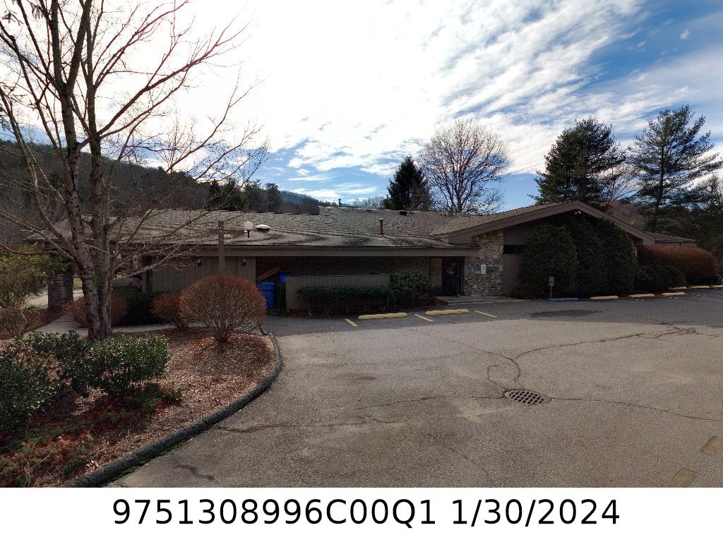 A picture of the property located at 4 POND LN, ASHEVILLE NC 28804.