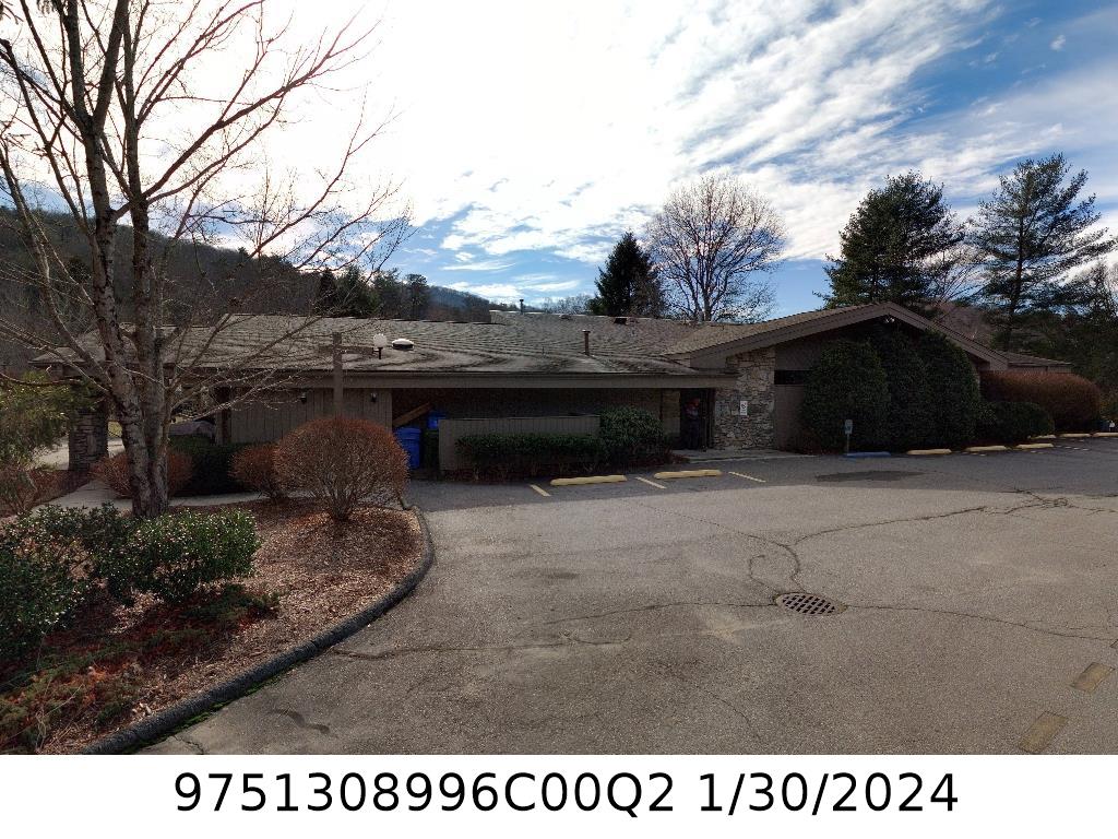 A picture of the property located at 2 POND LN, ASHEVILLE NC 28804.