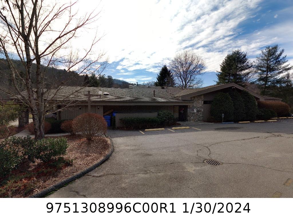A picture of the property located at 4 WEEPING WILLOW LN, ASHEVILLE NC 28804.