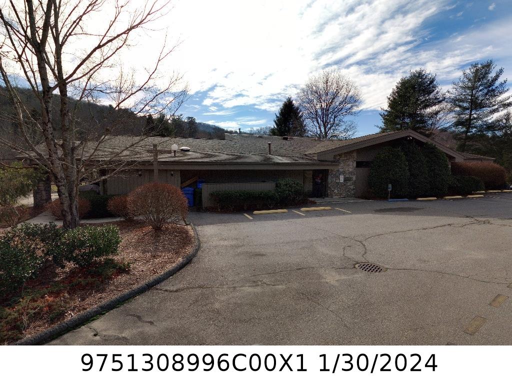 A picture of the property located at 8 STONY RDG, ASHEVILLE NC 28804.
