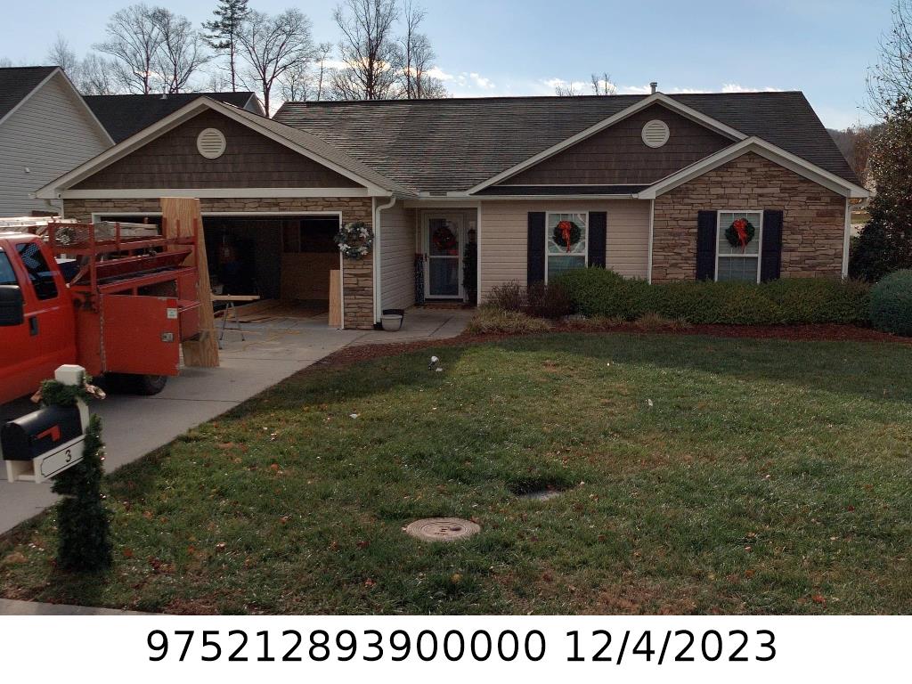 A picture of the property located at 3 THISTLEWOOD CT, WEAVERVILLE NC 28787.