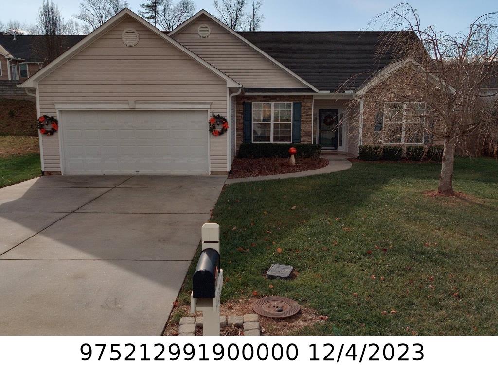 A picture of the property located at 5 THISTLEWOOD CT, WEAVERVILLE NC 28787.