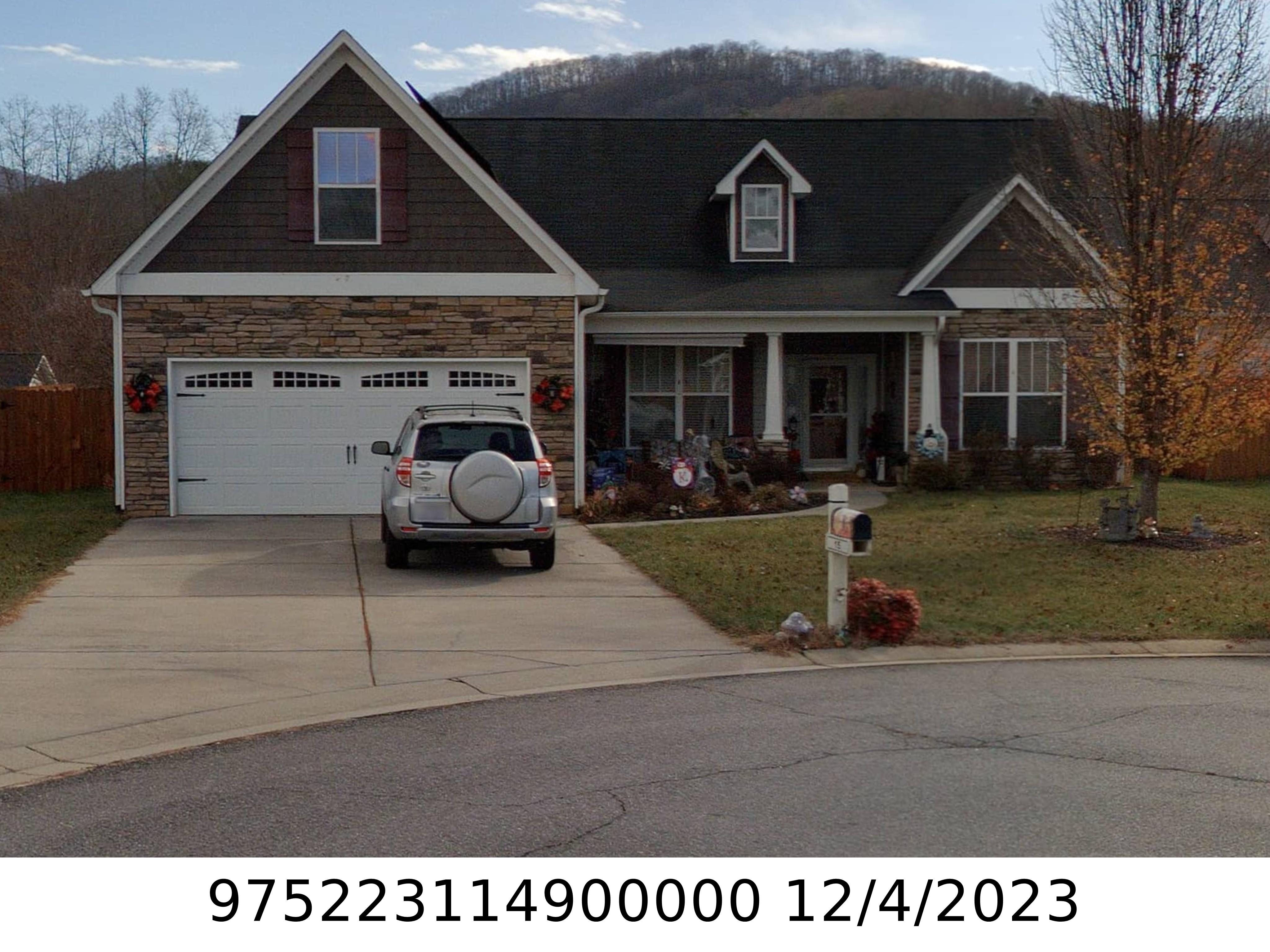 A picture of the property located at 15 THISTLEWOOD CT, WEAVERVILLE NC 28787.