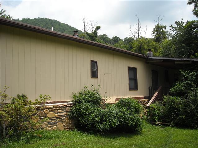 A picture of the property located at 21 ANDERSON PENLAND LN, WEAVERVILLE NC 28787.