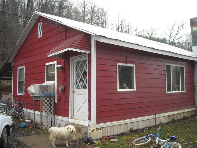 A picture of the property located at 206 POWERLINE LN, WEAVERVILLE NC 28787.