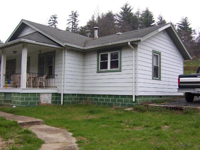 A picture of the property located at 6 CEDAR HILL LN, WEAVERVILLE NC 28787.