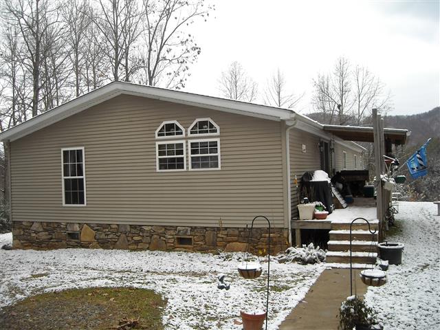 A picture of the property located at 17 CAMP FIRE LN, WEAVERVILLE NC 28787.