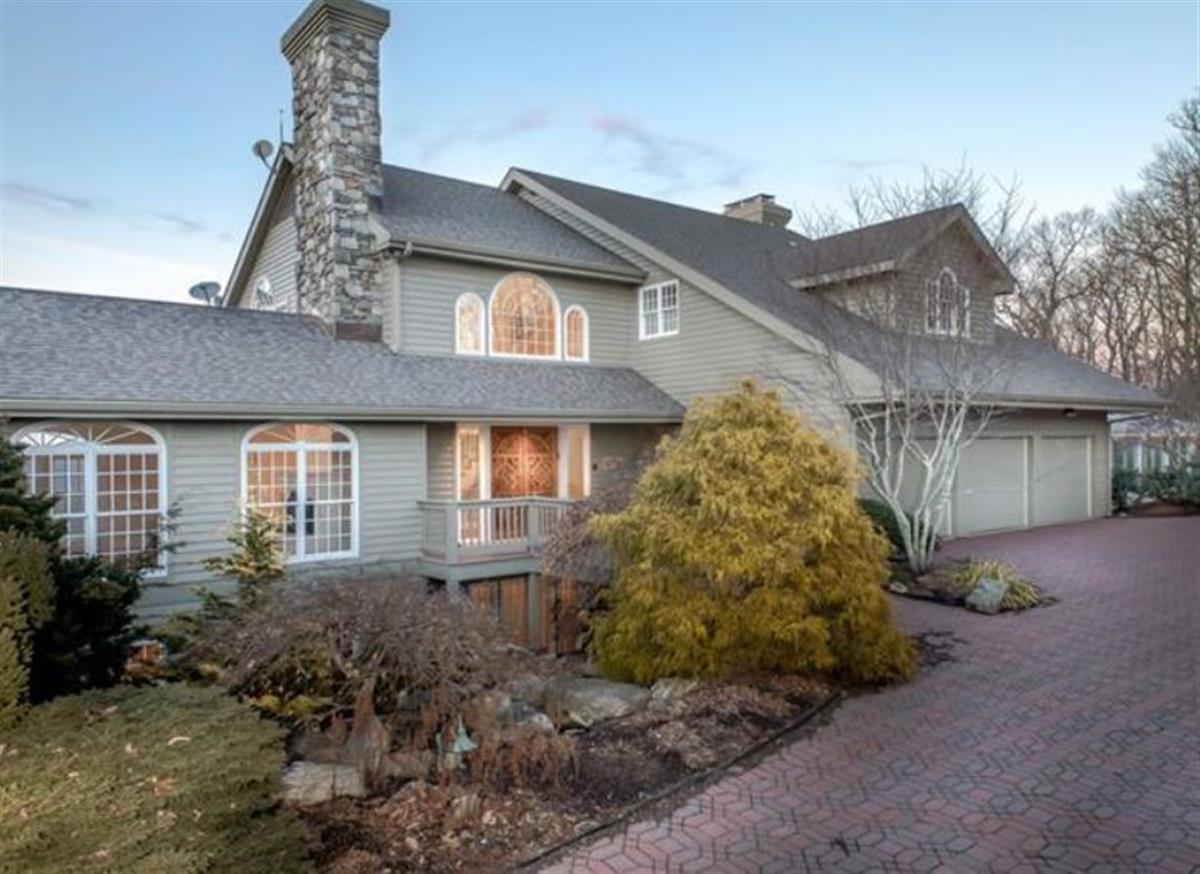 A picture of the property located at 35 PEACH KNOB DR, ASHEVILLE NC 28804.