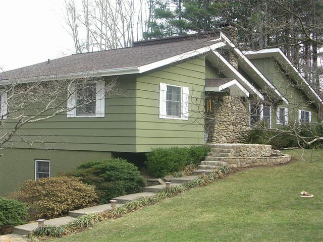 A picture of the property located at 18 WENDY LN, ASHEVILLE NC 28805.