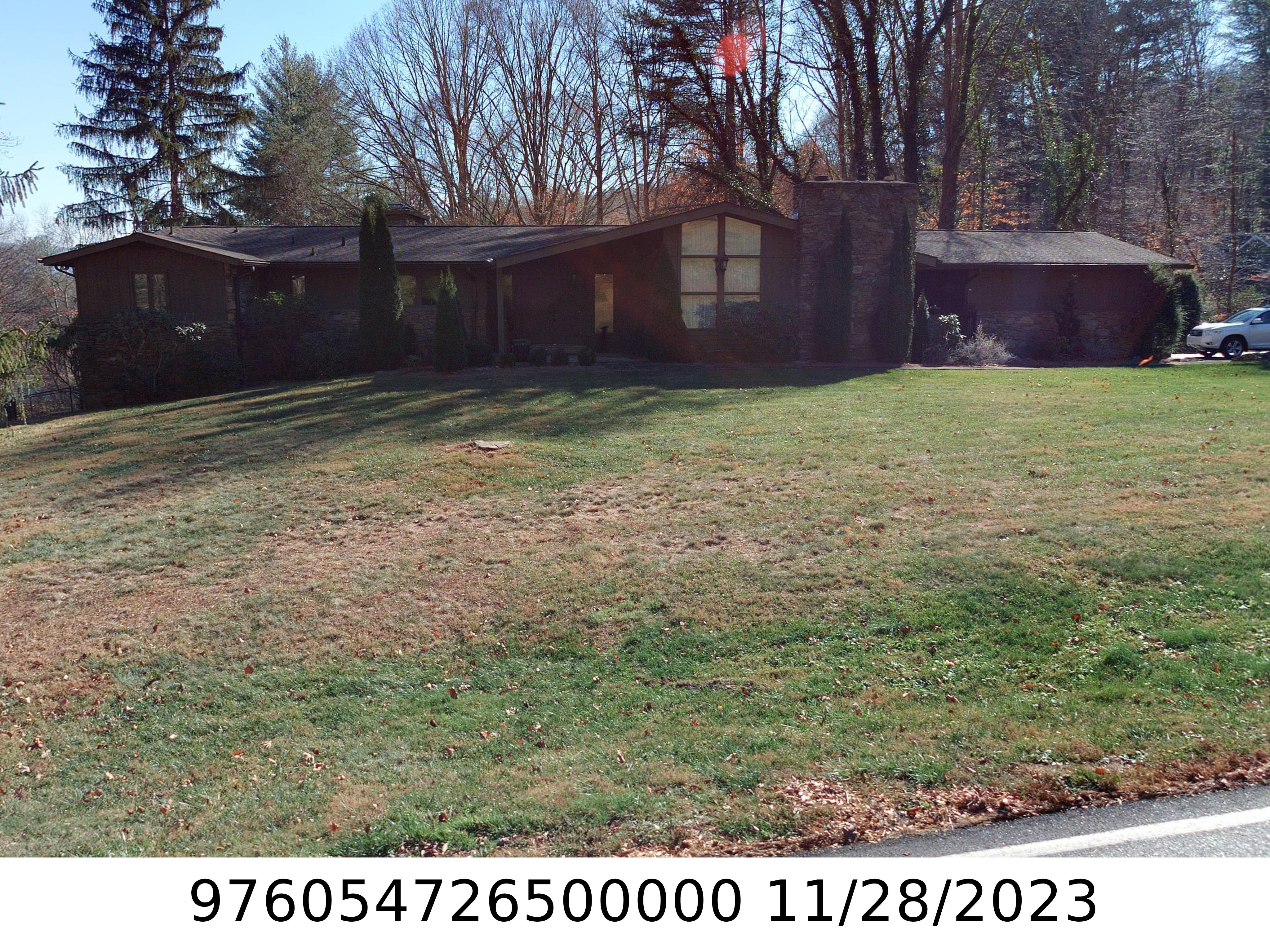 A picture of the property located at 10 WENDY LN, ASHEVILLE NC 28805.